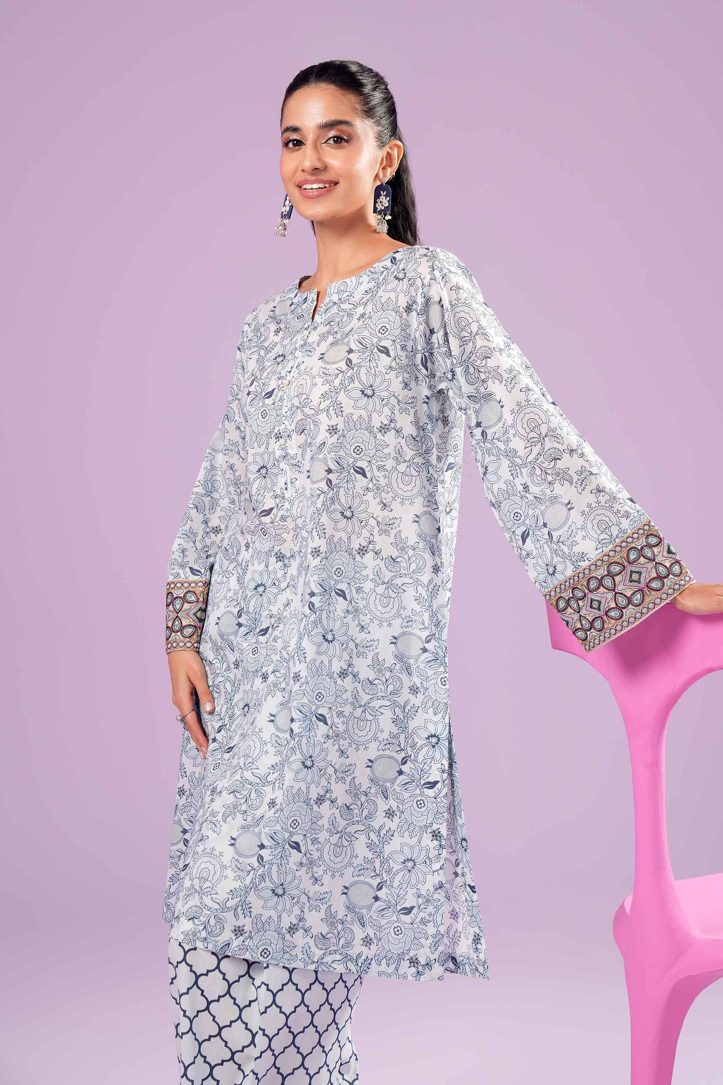 Elegant Blue Paisley Kurta with Geometric Pants Set