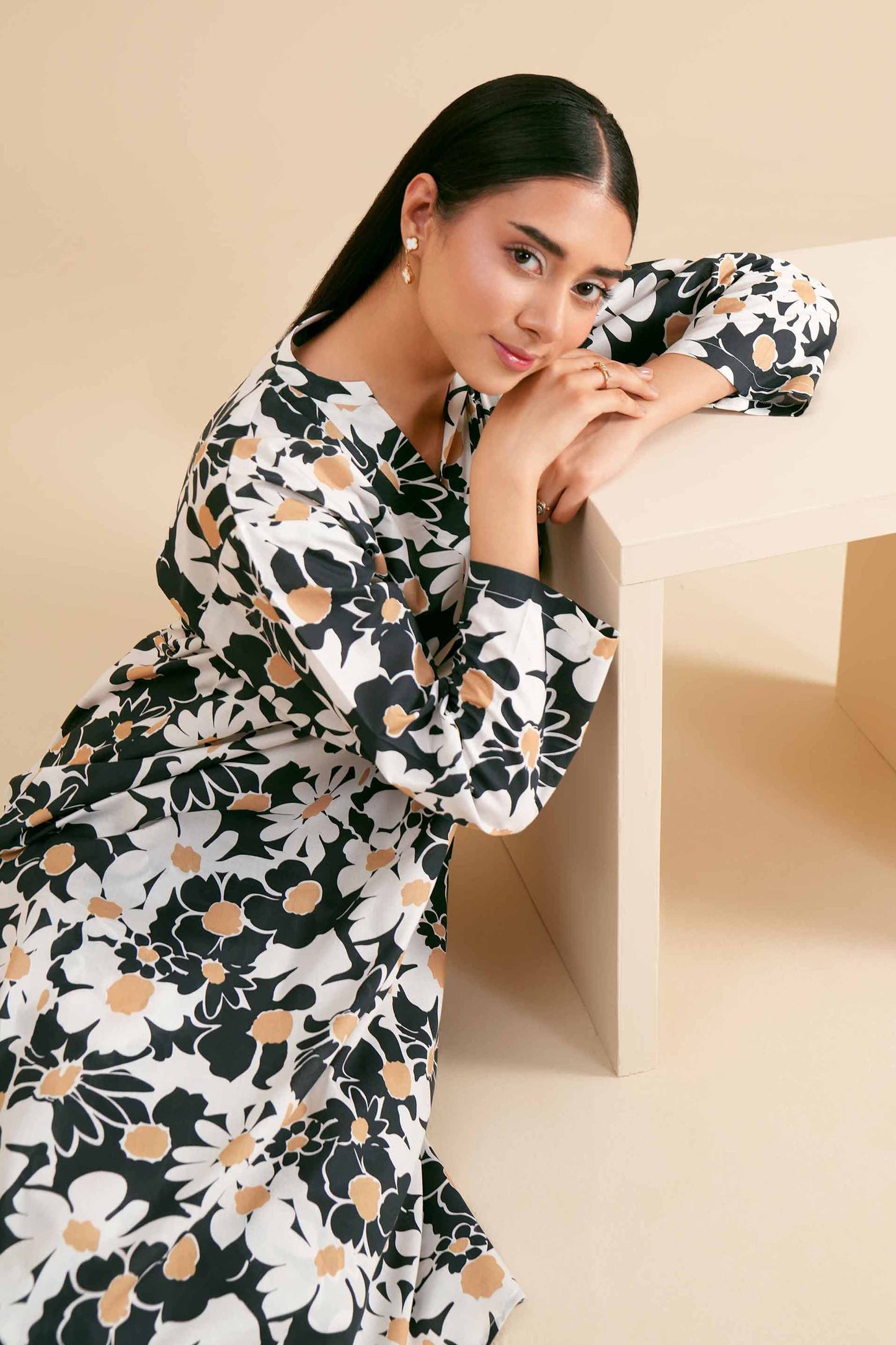 Monochrome Daisy Bloom Print Kurta & Pant Co-ord