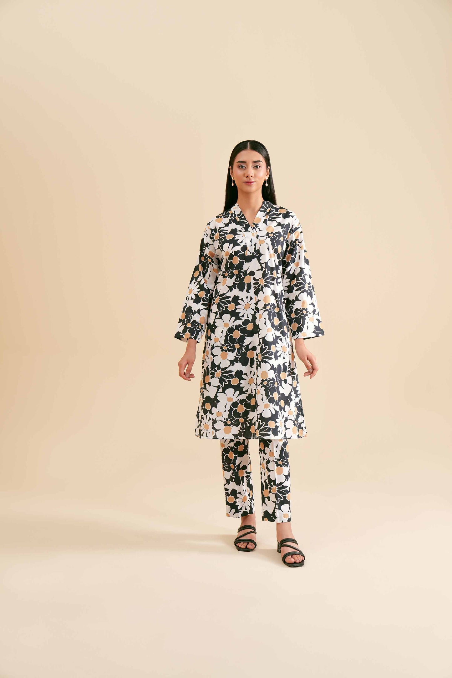 Monochrome Daisy Bloom Print Kurta & Pant Co-ord
